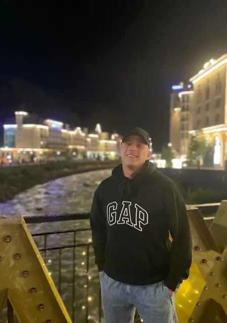 Я Валентин, 27, знакомлюсь для общения в Челябинске