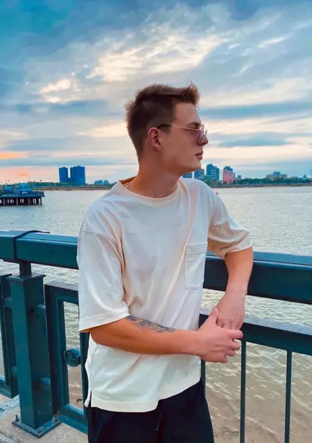 Я Evgeni, 25, из Смоленска, ищу знакомство для общения