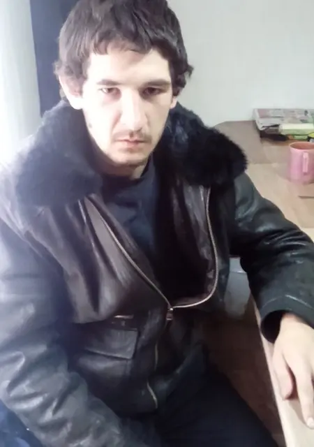 Девственник из Шарыпова, мне 35, познакомлюсь на одну ночь