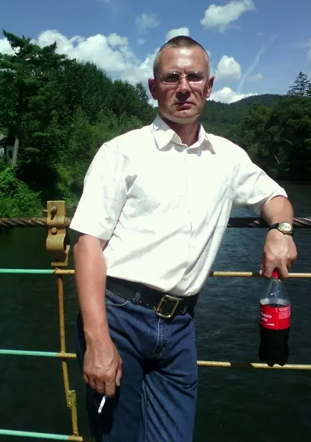 Я Саша, 54, из Воронежа, ищу знакомство для постоянных отношений