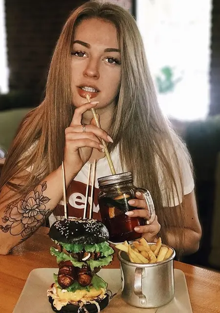 Виола из Саратова, мне 26, познакомлюсь для приятного времяпровождения