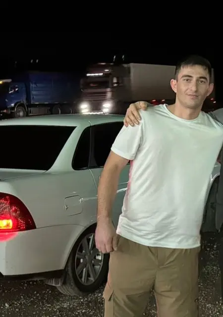 Эльдар из Кизляра, мне 27, познакомлюсь для открытые отношения