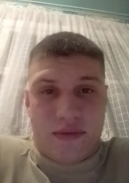 Александр из Кургана, мне 21, познакомлюсь для общения