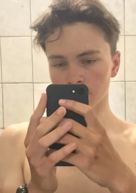 Я Илюша, 19, из Улан-Удэ, ищу знакомство для приятного времяпровождения