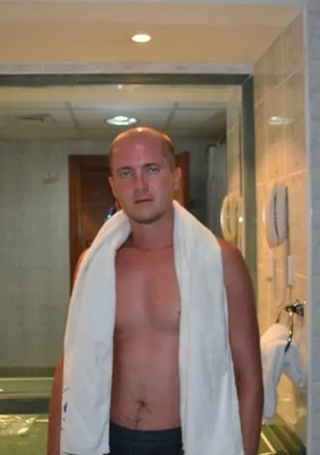 Я Andrew, 40, знакомлюсь на одну ночь в Омске