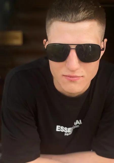 Denisss из Мурманска, мне 28, познакомлюсь для дружбы