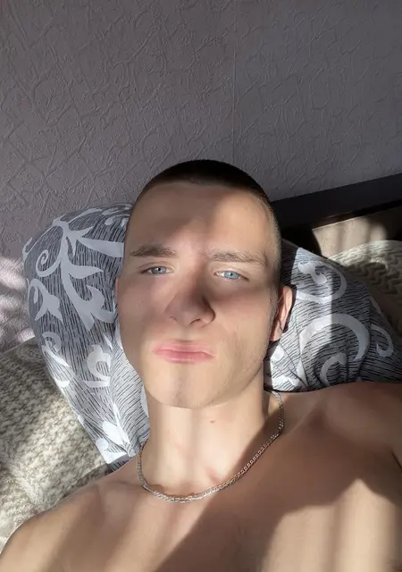 Я Андрей, 24, из Крымска, ищу знакомства без обязательств