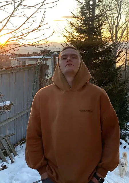 Я Иван, 20, из Владивостока, ищу знакомства на одну ночь