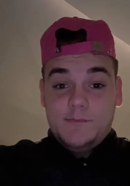 Я Павел, 19, знакомлюсь для открытые отношения в Брянске