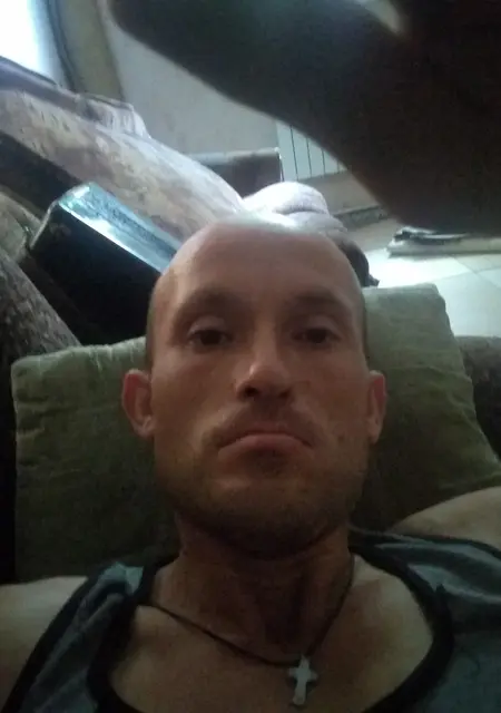 Я Виталик, 36, из Ефремова, ищу знакомства на одну ночь