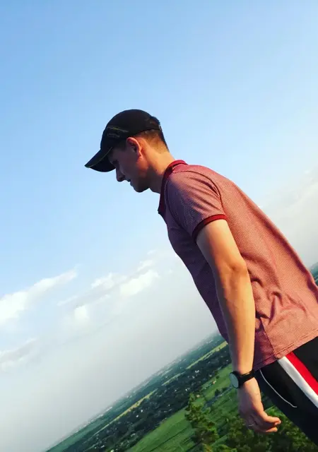 Артём из Каменска, ищу на сайте знакомства на одну ночь