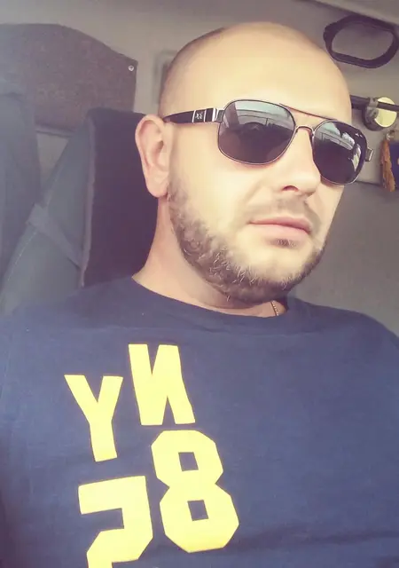 Я Саша, 46, из Мирного, ищу знакомства без обязательств