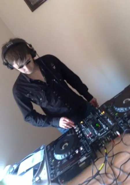 Я Alexandr, 34, из Уральска, ищу знакомства на одну ночь