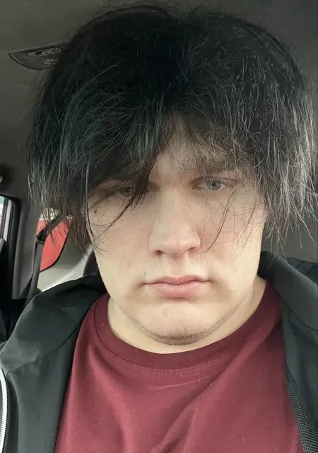 Я Виктор, 21, из Черногорска, ищу знакомства без обязательств