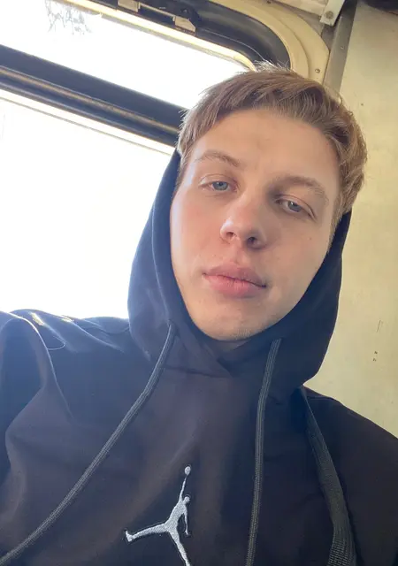 Nikita из Самары, мне 24, познакомлюсь для приятного времяпровождения