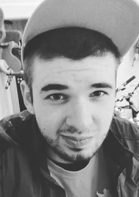 Я Максим, 30, из Тучкова, ищу знакомства без обязательств