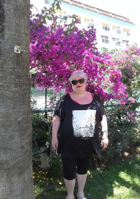 Милана из Уфы, мне 59, познакомлюсь без обязательств