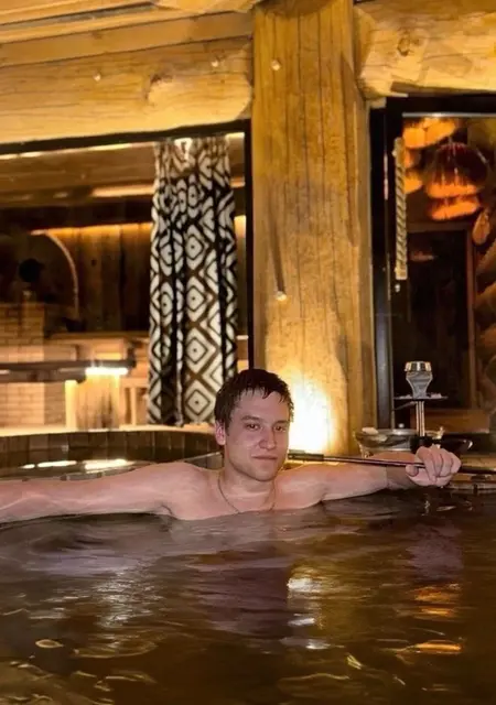 Я Mikhail, 21, из Красноярска, ищу знакомство для общения