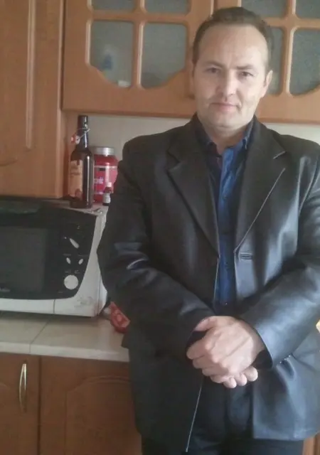 Антон из Пушкина, мне 39, познакомлюсь на одну ночь