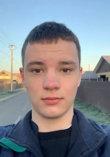 Роман из Солнечногорска, мне 18, познакомлюсь для постоянных отношений