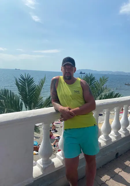 Александр из Новомосковска, мне 35, познакомлюсь для приятного времяпровождения