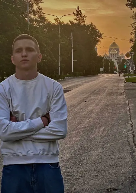 Я Макар, 20, из Гукова, ищу знакомства без обязательств