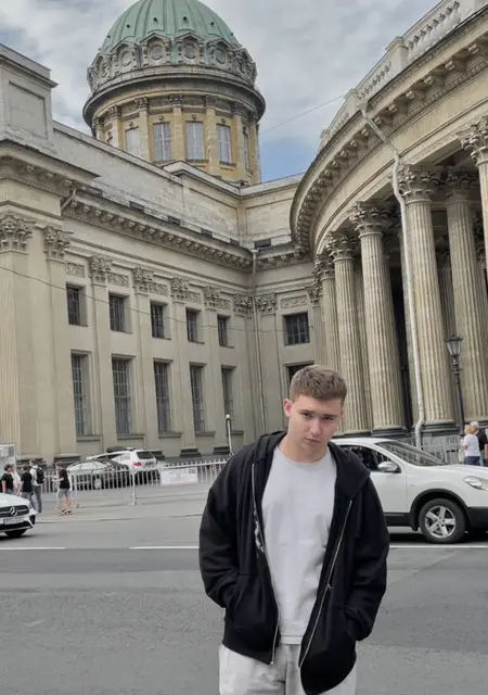 Артём из Ангарска, мне 21, познакомлюсь для общения