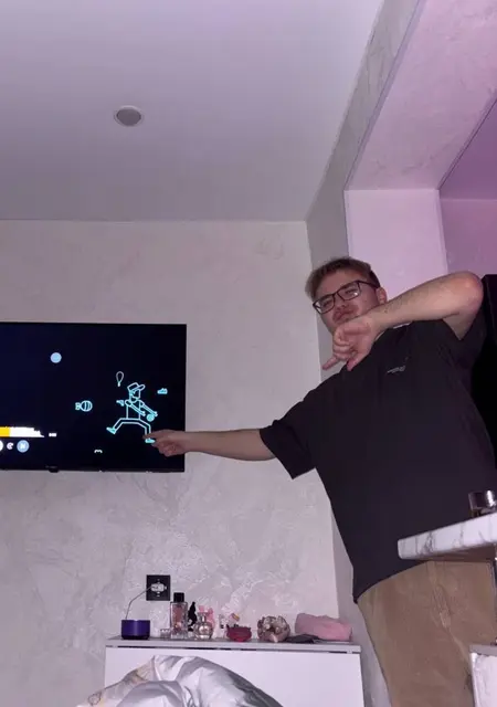 Михаил из Москвы, мне 20, познакомлюсь для открытые отношения