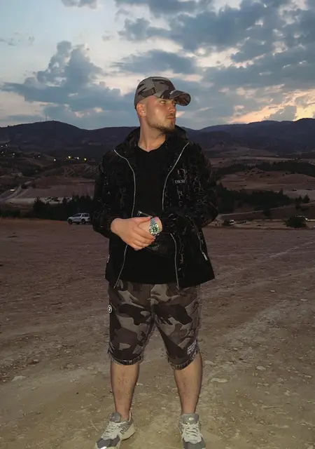 Я Юрий, 26, из Москвы, ищу знакомство для совместных путешествий