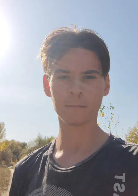 Я Михаил, 21, знакомлюсь для общения в Омске