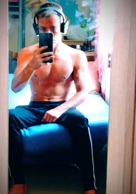 Я Дмитрий, 19, из Симферополя, ищу знакомство для постоянных отношений