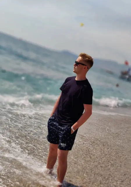 Я Артем, 23, знакомлюсь без обязательств в Кратовом