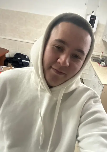 Я Булат, 23, знакомлюсь для вирта в Лениногорске