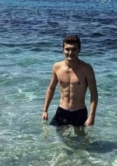 Я Mzz, 24, из Рима, ищу знакомство