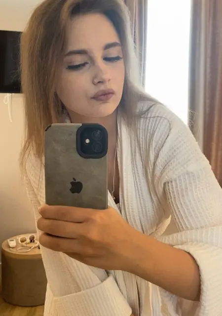 Я Елизавета, 20, из Липецка, ищу знакомство для постоянных отношений