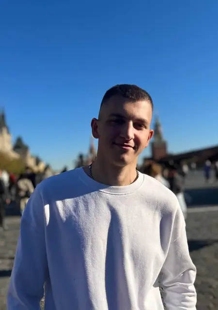 Артем из Санкт-Петербурга, мне 22, познакомлюсь для общения