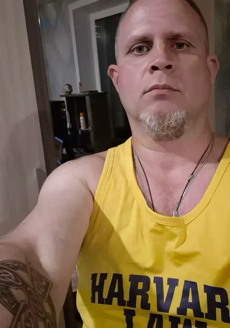 Александр из Симферополя, ищу на сайте открытые отношения