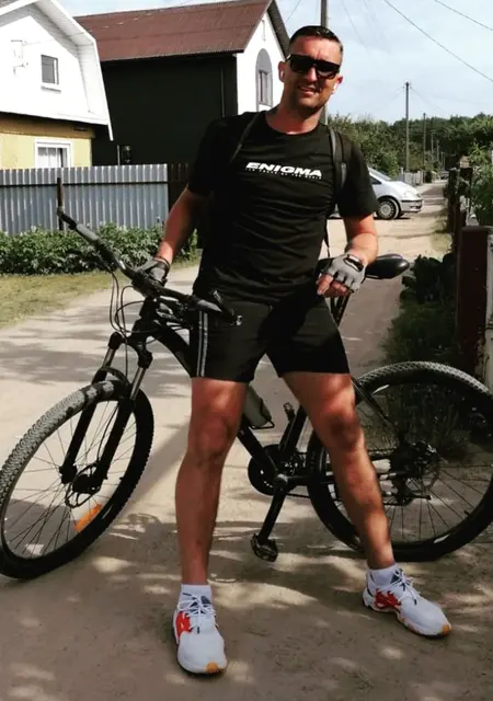 Я Саша, 25, из Солигорска, ищу знакомства на одну ночь