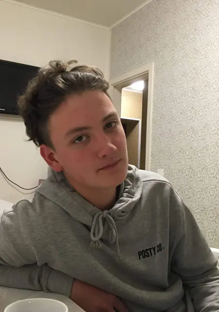 Я Георгий, 21, из Екатеринбурга, ищу знакомства на одну ночь