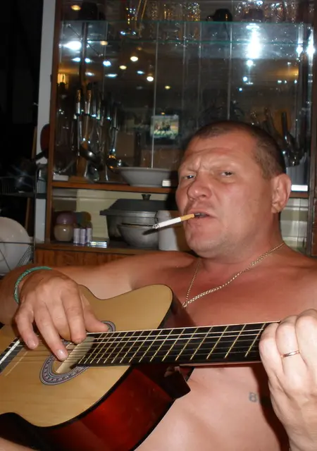 Леонид из Шахт, ищу на сайте знакомства на одну ночь