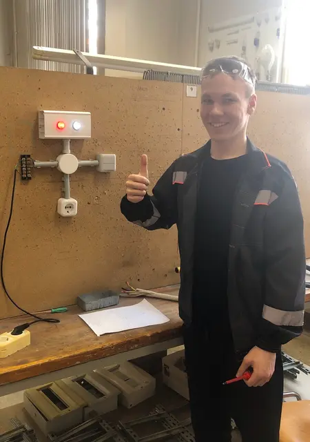 Я Денис, 21, из Костромы, ищу знакомство для приятного времяпровождения