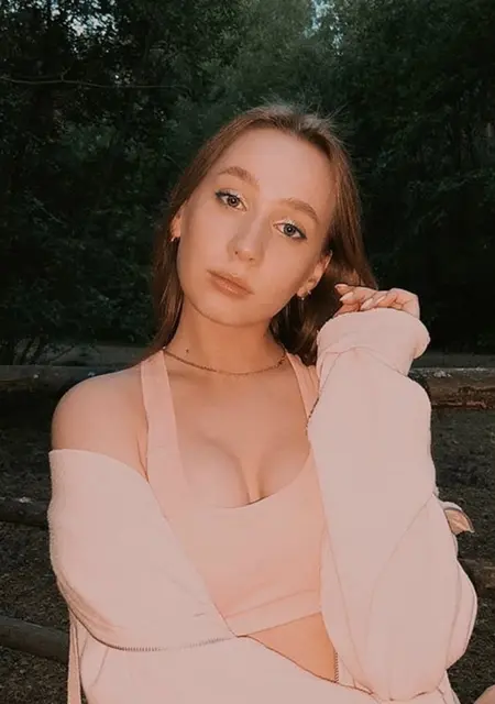 Я Милана, 23, из Махачкалы, ищу знакомство для приятного времяпровождения