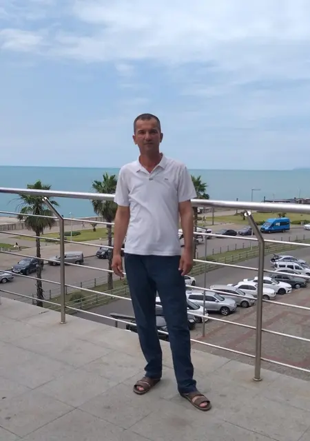 Я Арслон, 43, из Краснодара, ищу знакомство для постоянных отношений