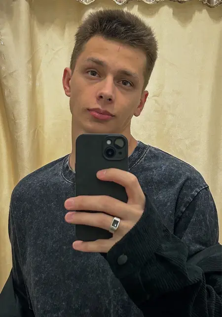 Александр из Боровичей, мне 22, познакомлюсь для общения