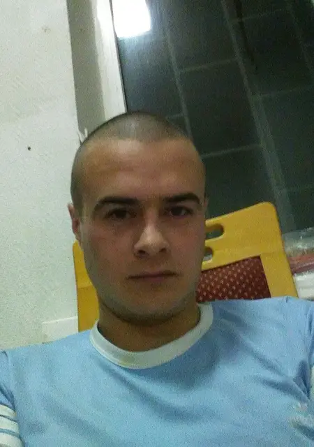 Я Виктор, 40, из Азова, ищу знакомства без обязательств