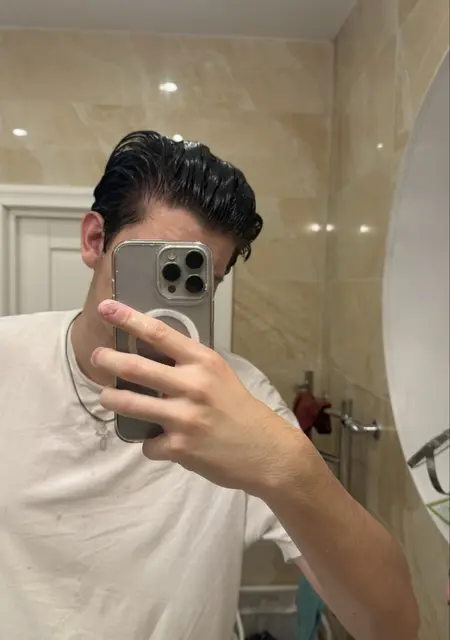 Я Илья, 20, знакомлюсь на одну ночь в Томске