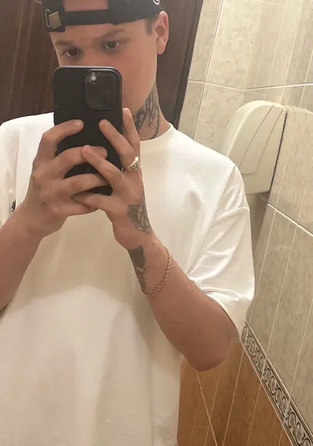 Я Дмитрий, 19, из Амурска, ищу знакомство для открытые отношения