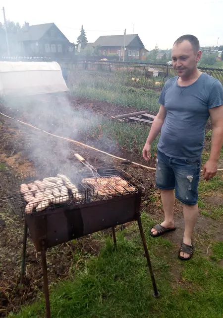 Я Сергей, 25, из Губахи, ищу знакомства без обязательств