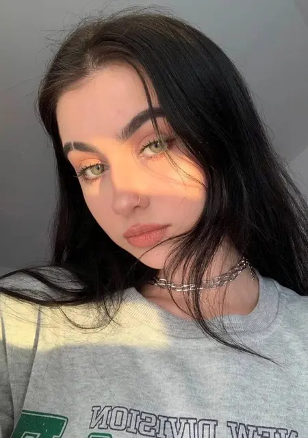 Я Алина, 24, из Москвы, ищу знакомство для приятного времяпровождения