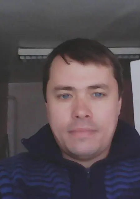 Я Денис, 40, из Ессентуков, ищу знакомства на одну ночь